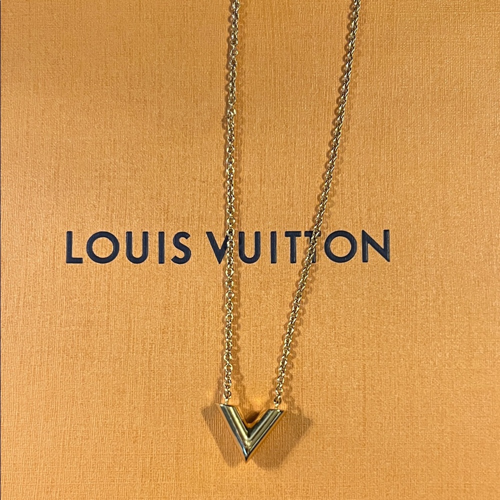 Louis Vuitton Gold Essential V Necklace
